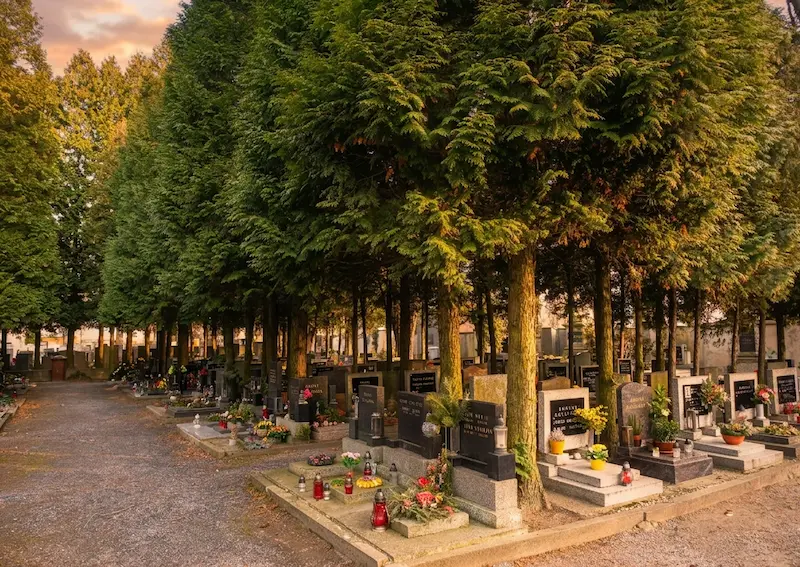 Máte své blízké na mělnickém hřbitově a nestíháte za nimi jezdit?